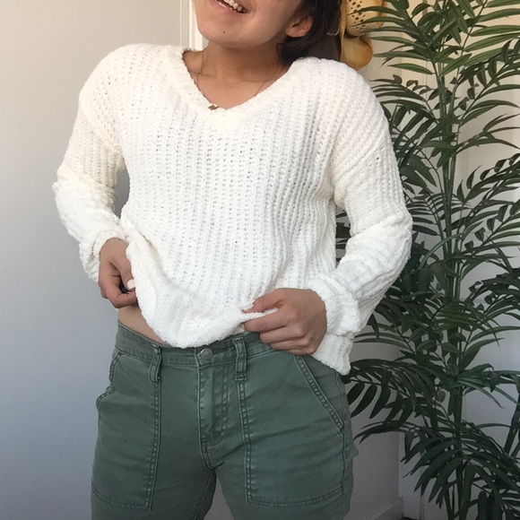 ❗️One Left❗️NWT V-Neck Long Sleeve Sweater - Picture 2 of 8